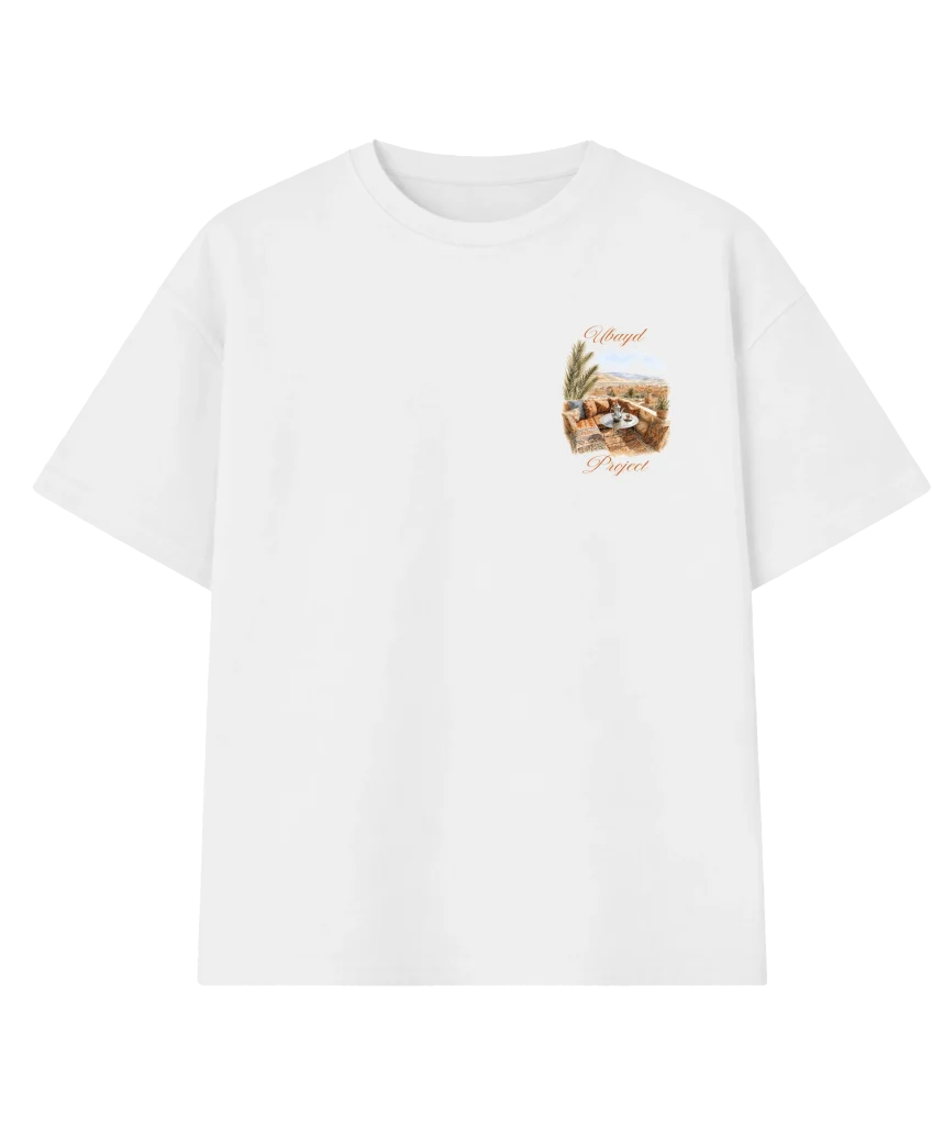 T-shirt oversize « La terrasse » blanc, vu de face : petite illustration d’une terrasse marocaine sur la poitrine